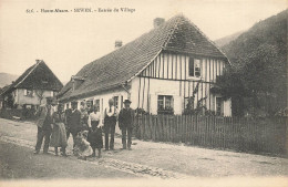 Sewen * Route Et Entrée Du Village * Villageois - Autres & Non Classés