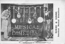 Carte Des Artistes " SIMMS & SIMMS " Américan Musical Comedians  -  Spectacle  -  Dédicacé , Signatures - Artistas