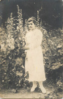 Souvenir Photo Postcard Woman Dress In The Field - Photographie