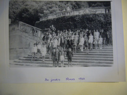 30   NIMES   Au Jardin   1946    21x16   (groupe Ardéchois) - Lugares