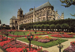 BOUGES - LA CATHEDRALE ET LES JARDINS DE L EVECHE - Bourges