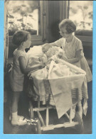 Photo  Signée R.Lonthie, Bruxelles-Belgique-1934-Les Enfants Royaux-Prince Baudouin-Joséphine Charlotte-Albert-(Berceau) - Personas Identificadas