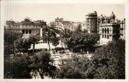 ORAN - Place Du Maréchal Foch Vers L'hôtel De Ville - Oran