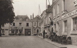 72 NOGENT-LE-BERNARD   PLACE DE L'EGLISE VEC VUE SUR LES HOTELS DU  MIDI ET  SAINT-JACQUES - Sonstige & Ohne Zuordnung