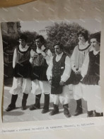 Italia Foto Folklore Costumi Etnici Sardegna COSTUMI MASCHILI DI LOTZORAI (Nuoro). Z. Ogliastra. 18x18 Cm. - Europe