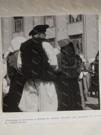 Italia Foto Folklore Costumi Etnici Sardegna. BALLO TONDO DI ATZARA (Nuoro). Z. Mandrolisai. 18x18 Cm. - Europe