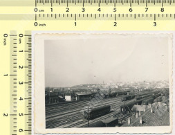 REAL PHOTO Trains Railway Station, Beograd Yugoslavia ORIGINAL SNAPSHOT - Eisenbahnen