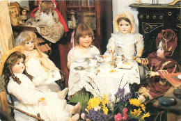 Jouets - Poupées - Dolls Tea Party At The Muséum Of Childhood - Church Street - Ribchester - Doll - CPM - Voir Scans Rec - Giochi, Giocattoli