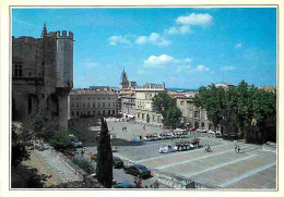 84 - Avignon - La Place Du Palais - Automobiles - Petit Train Touristique - CPM - Voir Scans Recto-Verso - Avignon