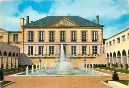 79 - Bressuire - L'Hôtel De Ville Et Le Jet D'eau - Flamme Postale De Bressuire - CPM - Voir Scans Recto-Verso - Bressuire