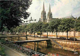 29 - Quimper - Les Jardins De L'Evvéché - La Cathédrale Saint Corentin - Automobiles - Voir Scans Recto Verso  - Quimper