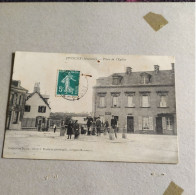 CPA De Juvigné (Mayenne) - Place De L'Eglise - Carte Animée Café Et Nombreux Personnages - Other & Unclassified