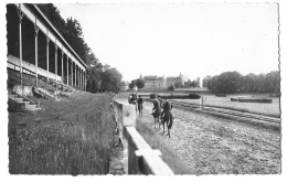 19 Pompadour - Le Champ De Courses  Chevaux A L'entrainement - Other & Unclassified