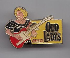 Pin's  Old Lady's Dry  Gin  Guitariste Guitare Réf 4686 - Dranken