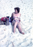 1975 BIKINI FEMME WOMAN PRAIA BEACH ALGARVE PORTUGAL 35mm AMATEUR DIAPOSITIVE SLIDE Not PHOTO No FOTO Nb4141 - Diapositive