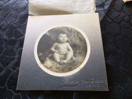 P-661 , Photo CDV Portrait, Petit Enfant Nu ,Le Quai Du Bosc , Cette - Personnes Anonymes