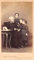 GAND - Photo CDV Prélat Assis Offrant Des Images Pieuses à De Petites Filles Photographe Cst. WANTE & AVANDENABELE, Gand - Old (before 1900)