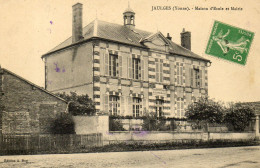 - JAULGES (89) -  La Mairie Et Les Ecoles  -27043- - Autres & Non Classés