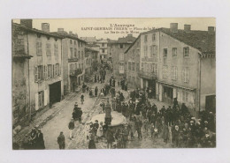 SAINT-GERMAIN L'HERM : Place De La Mairie. La Sortie De La Messe - Animée (z4172) - Sonstige & Ohne Zuordnung