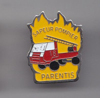 Pin's  Sapeurs Pompiers Parentis  Réf 6329 Camion - Brandweerman