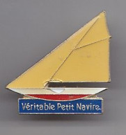 Pin's Bateau Voilier Véritable Petit Navire  Réf 4711 - Barche