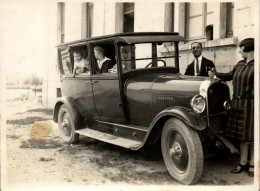 Photographie Photo Vintage Snapshot Amateur Automobile Voiture Auto Famille - Automobile