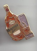 Pin's Bouteille De Hennessy Glace Réf 4759 - Bevande