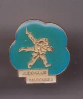 Pin's Judo Clud De Marennes En Charente Maritime Dpt 17 Réf 1604 - Städte