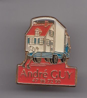 Pin's  Camion De Déménagement André Guy La Chapelle Aux Naux Dpt 37 Réf  6813 - Transportes