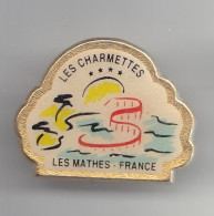 Pin's Les Charmettes Camping 4 étoiles Les Mathes En Charente Maritime Dpt 17   Réf 2609 - Steden