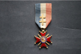 Médaille Croix Franco British 1940 1944 Chevalier Avec Croix De Lorraine WWII - Francia