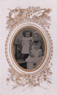 DAGUERREOTYPE Dans Un Médaillon Stylé  - Portrait D'une Jeune Mère Avec Ses Enfants - Old (before 1900)