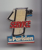 Pin's  Journal Le Parisien 1er Service Réf 3124 - Medios De Comunicación