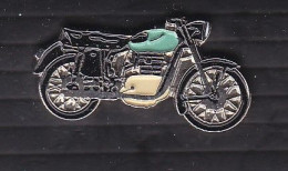 Pin's Moto Universal 250 Junior Réf 5404 - Motorräder