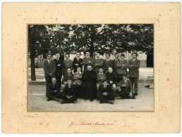 PHOTO ORIGINALE école Catholique ? Avec Abbé Prêtre Curé Lieu à Identifier ( Photographe JEAN LOUVET à MAICHE 25 DOUBS ) - Lieux