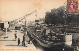 Montargis Les Docks Et Les Quais Peniche Bateau - Montargis