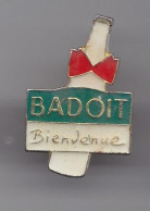 Pin's Bouteille De  Badoit Bienvenue  Réf 2943 - Boissons