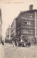 71. MACON . CPA. " LA MAISON DE BOIS " . GROUPE D'ENFANTS ET CHIEN. . + TEXTE ANNEE 1914 - Macon