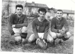 Rugby - Photo De Trois Joueurs Avec Ballon ( USM) (Mazères) - Sport