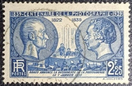 FRANCE 1939 N°427 2F25 BLEU. OBL. CENTENAIRE DE LA PHOTOGRAPHIE. NIÉPCE ET DAGUERRE. - Gebraucht