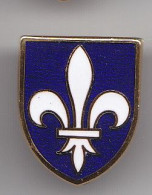 Pin's Blason Ecusson Fleur De Lys  Réf 5050 - Ciudades