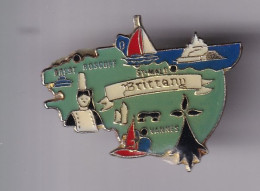 Pin's De La Bretagne Brittany Brest St Malo Vannes Réf 8575 - Steden