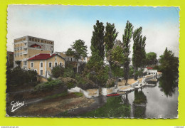 16 MANSLE N°14 Les Rives De La Charente Hôtel BEAU RIVAGE PUB Poisson Barques VOIR DOS Et Flamme En 1959 - Mansle