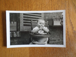 BEBE DANS SA CHAISE - Carte Photo - Ritratti