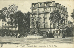 03  VICHY - PLACE DE LA GARE - MONUMENT DE LA VILLE (ref A447) - Vichy