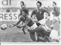 RUGBY - Photo De Prsse  à BOUR EN BRESSE - FRANCE  B Bat  GALLES B  Le 12/2/1979 Avec Serge BLANCO - Sport