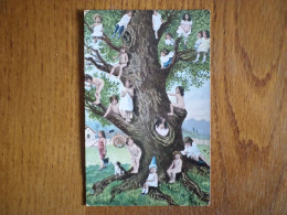 ENFANTS DANS UN ARBRE - Gruppen Von Kindern Und Familien