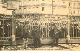 Reproduction CPA - Greve Des Chemins De Fer - Gare St Lazare - Les Voyageurs Attendent Vainement Le Départ Des Trains à  - Otros & Sin Clasificación