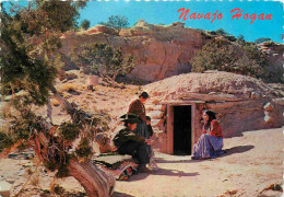 Indiens - Navajos - Navajo Family At The Entrance Of Their Hogan - Carte Dentelée - CPM - Voir Scans Recto-Verso - Indios De América Del Norte