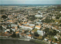 17 - Saintes - Vue Générale Aérienne - Au Premier Plan Au Bord De La Charente La Maison Des Aveugles - CPM - Voir Scans  - Saintes